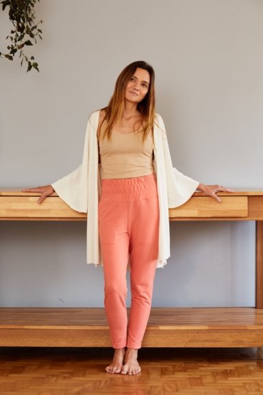 CALÇA CÓS LARGO COM BOLSOS