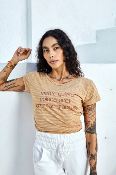 CAMISETA LISTRADA MENTE QUIETA