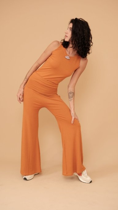 CALÇA FLARE CANELADA SOLAR