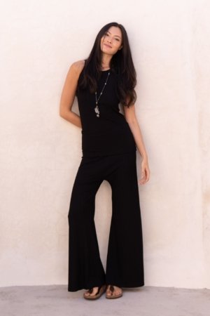 CALÇA FLARE ESSENTIAL